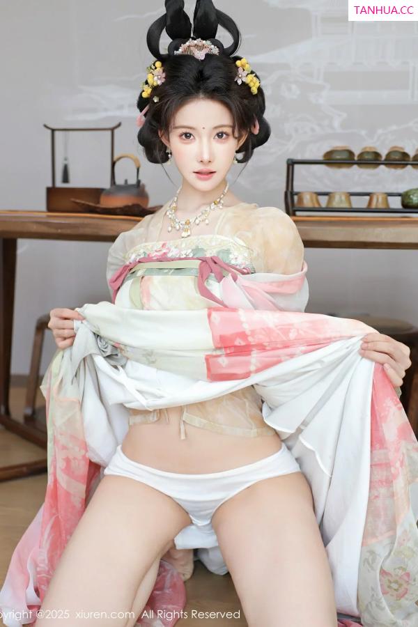   [XiuRen]高清写真图 2025.08.13 No.10645 梨霜儿 古装服饰第41张图片